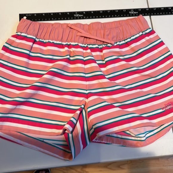 The North Face size medium pink striped shorts front slash pockets - Picture 9 of 13